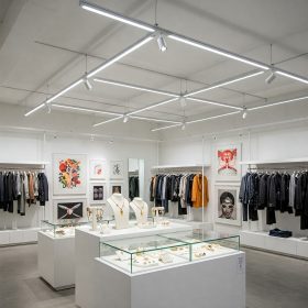 Lighting solutions for displaying clothing, jewelry, and artworks